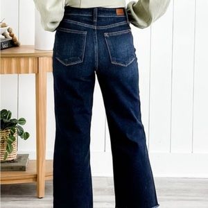 NWOT Judy Blue wide cropped jeans - Dark wash